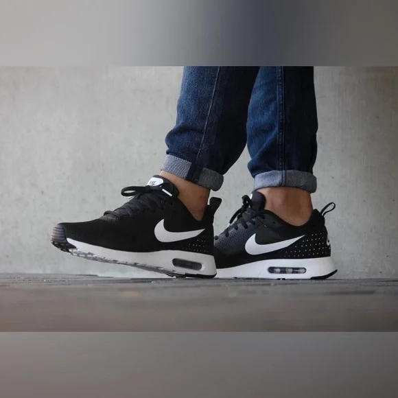 Nike air max tavas youth hot sale